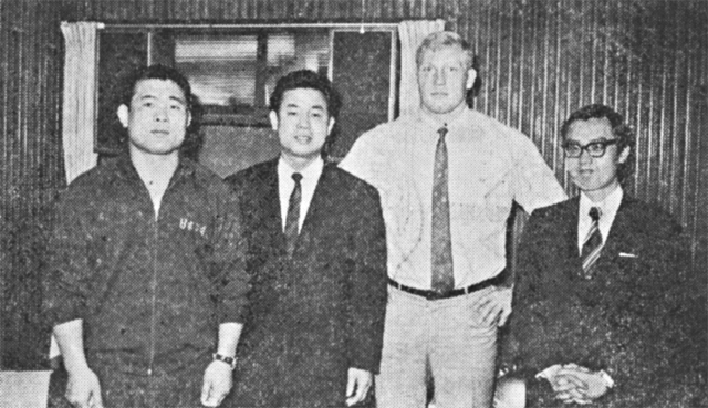 写真左から岡野氏、南さん、ルスカ選手、筆者