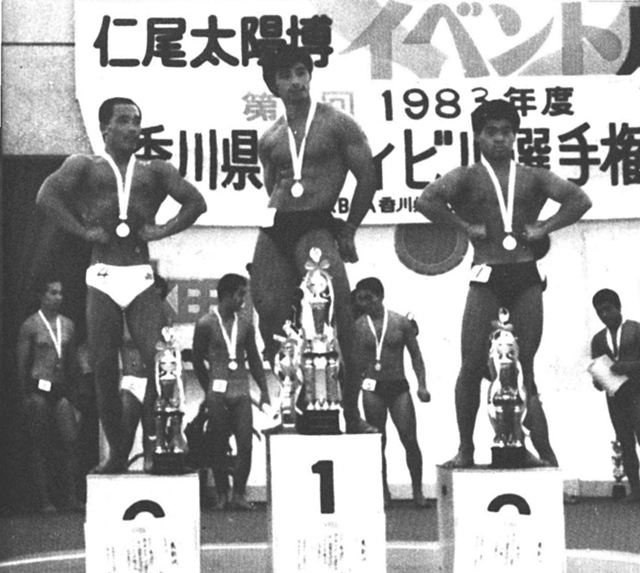 香川県ボディビル選手権。左から3位・白川、1位・西山、2位・真鍋