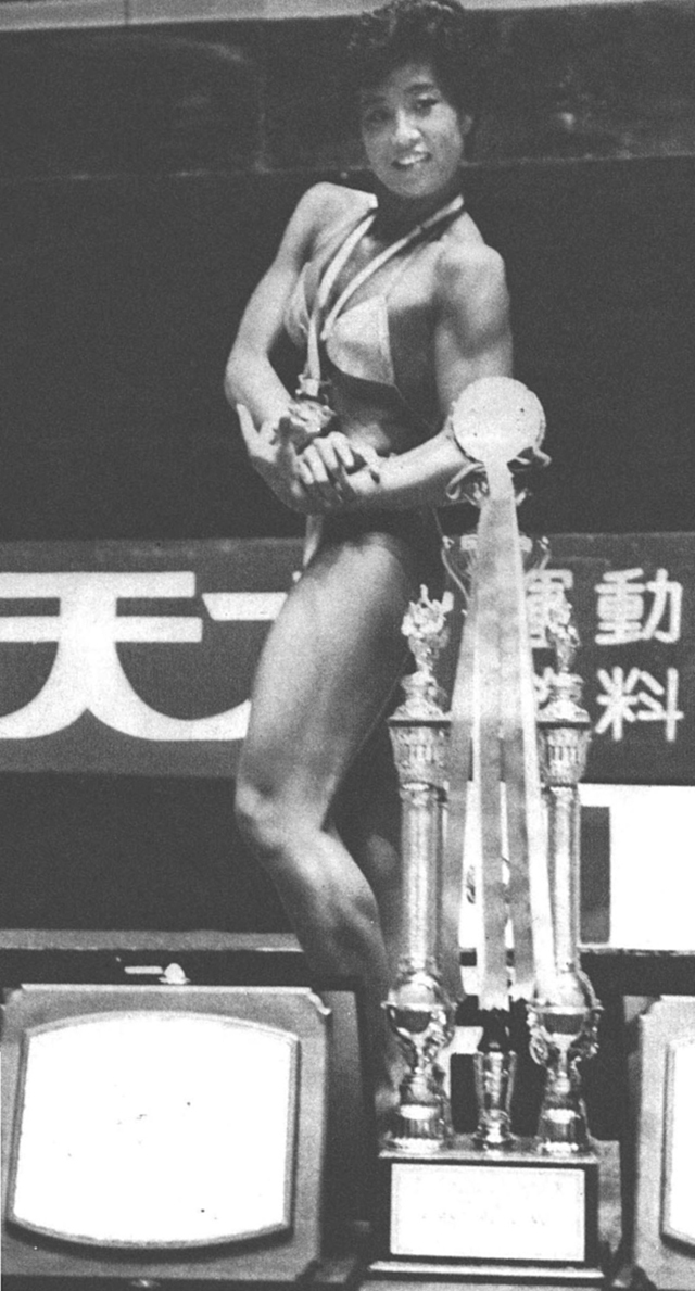 ミドル・クラス優勝とベスト・ポーザー賞を獲得し、今大会人気No.1だった須藤ゆき選手