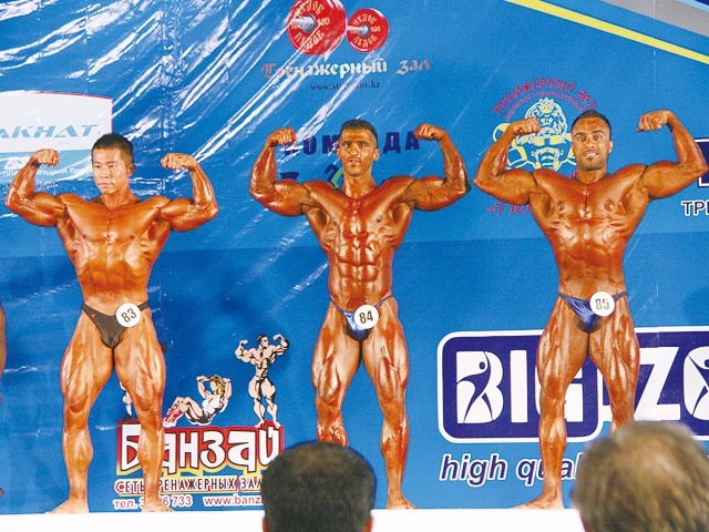 70kg級左より佐藤、アブドラジーズ（クェート・5位）、ムハメッド（クェート・10位）