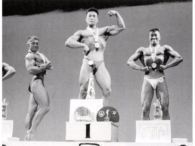 3度目の挑戦で優勝した92年ミスター埼玉。右端は健康体力研究所の上野俊彦さん
