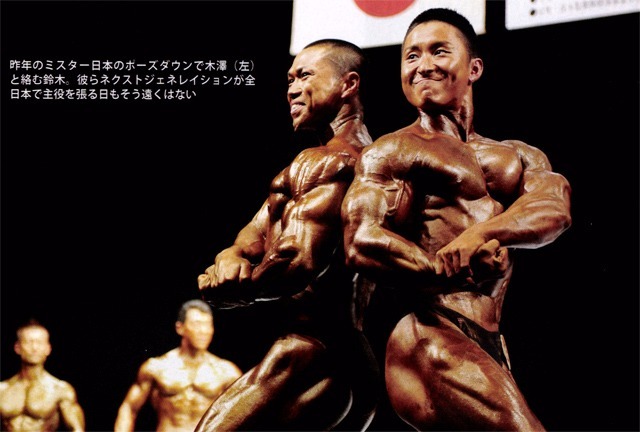 昨年のミスター日本のポーズダウンで木澤（左）と絡む鈴木。彼らネクストジェネレイションが全日本で主役を張る日もそう遠くはない