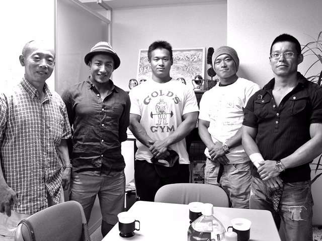 左よりクロフネ氏、井野川選手、福井選手、西村選手、杉田選手