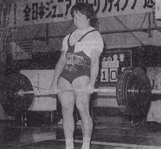 渡辺氏、本誌初登場の 82年７月号。全日本ジュニ アパワー大会。75㎏以上級で優勝している