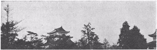 〔長期巡業の第１戦は，この城で有名な名古屋市で行われた〕