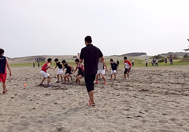 砂浜での足底部強化のトレーニング/ナショナル強化合宿