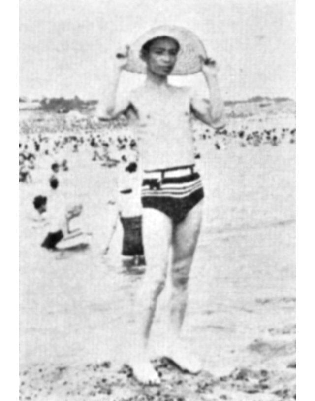 ビフォア昭和34年７月ごろの写真。この当時体重 48kg、胸囲 85cm、腕囲 28cm、腿囲 48cm。