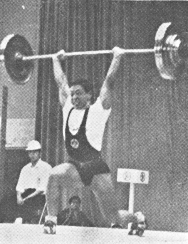 昭和44年長崎国体に出場したときの筆者　フェザー級、ジャーク132.5kgにトライ