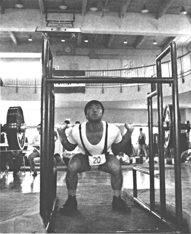 ●沖縄から参加した普久原ボディビル・クラプの古堅宗勝選手。少々上がり気味だったが、健闘よく重量級総合の５位に入賞した。
