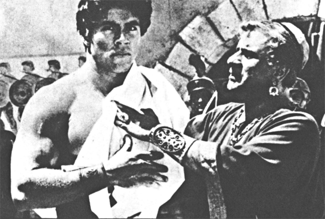 ビッグ・ダニーとか「空手ダン」とかの愛称で親しまれているダニー・バフィアデスは、アメリカ・ボディビル界の名物男。映画によく出演し、その剣闘士役は大当たりをとったという。