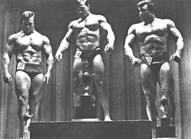 上位入賞者たち　左から三位のビル・セイント・ジョーン、一位のケイシー・ビエター、二位のピーター・グリムコースキー