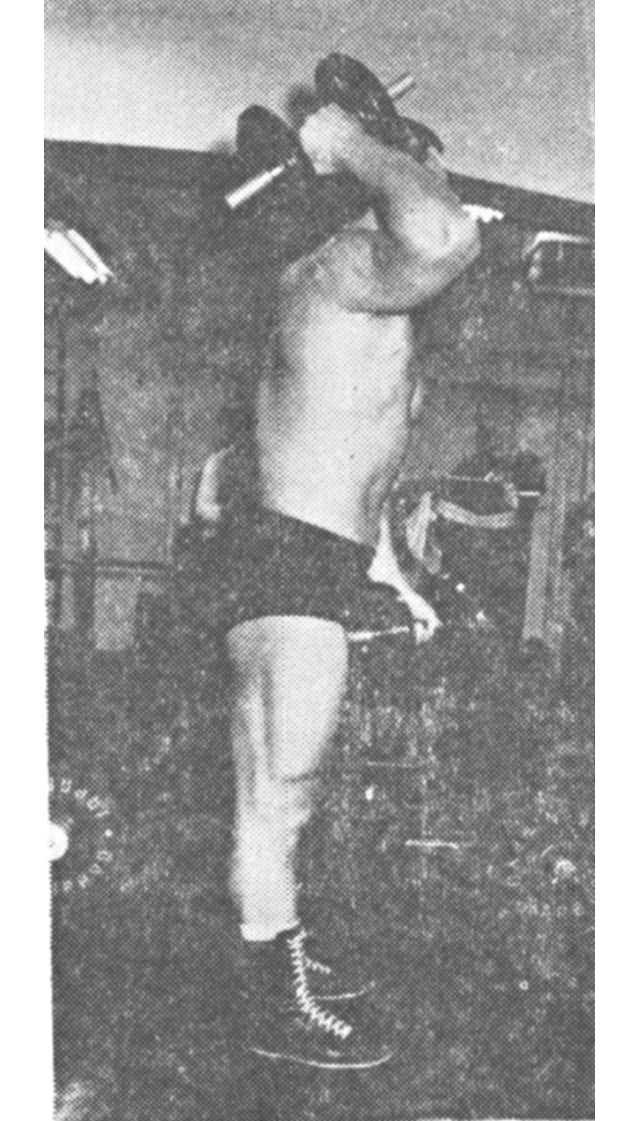 ボディビルで鍛えあげた小林選手の体はストロング、の名に恥じない。