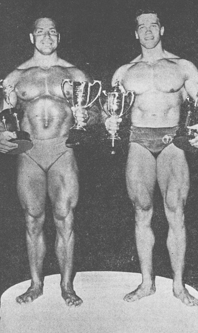 1967年度NABBAミスター・ユニバース・コンテストに優勝したパール（プロの部）とシュワルツェネガー（アマの部）