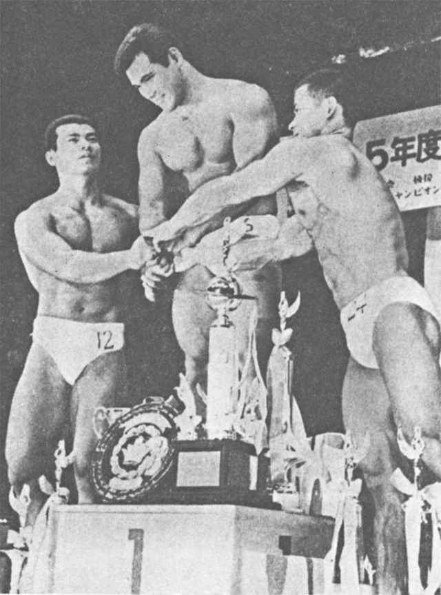昭和40年度第11回ミスター日本コンテスト。左から3位・遠藤光男、1位・多和昭之進、2位小笹和俊の３選手。