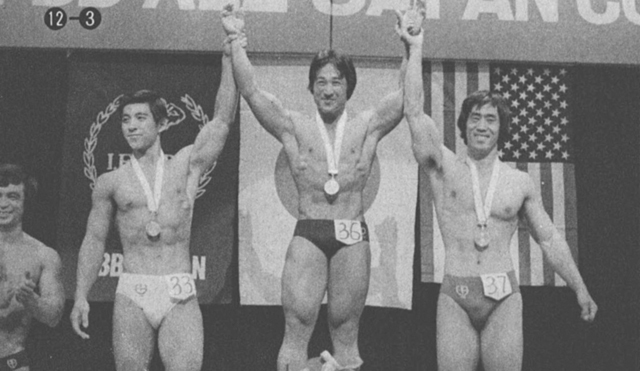 1978IFBBオールジャパン・チャンピオンシップス、ミドル・クラス入賞者。左から2位・臼井修、優勝・黒木寿、3位・渡辺好夫