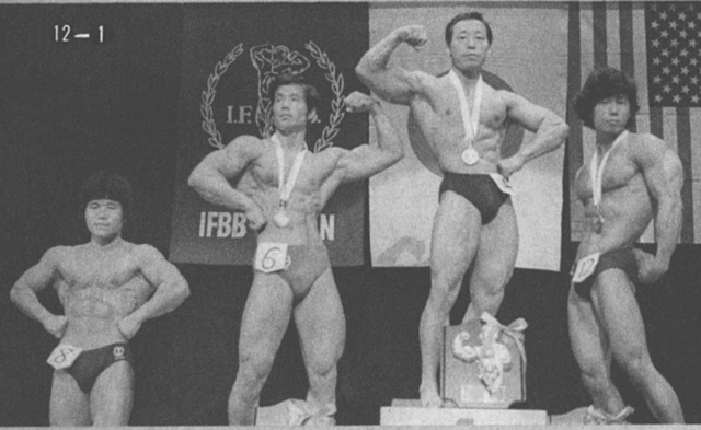 1978IFBBオールジャパン・チャンピオンシップス、バンタム・クラス入賞者。左から2位・関勉、優勝・小野幸利、3位・曽田成剛
