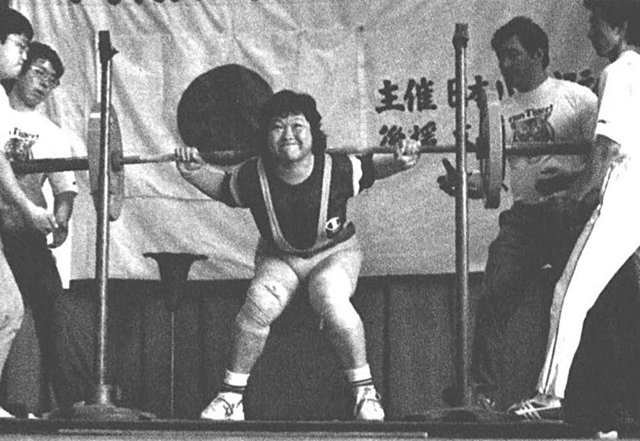 女子ライト・ヘビー級優勝・伊藤ふく子選手。全種目の日本記録をぬりかえる。トータル340kg