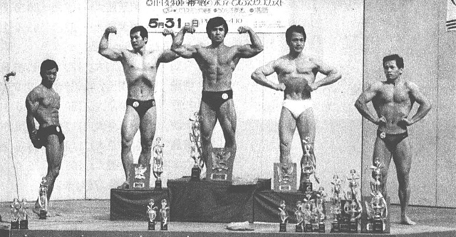 ミディアム・クラス入賞者、左から4位・斉藤幸男、3位・増井昭夫、1位・米沢昭、2位・三島秀文、5位・田中克幸