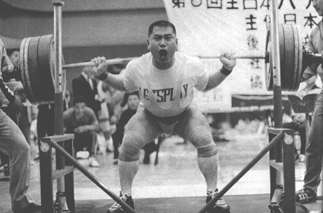 ミドル・ヘビー級優勝・前田都喜春選手。スクワットで282.5kgの日本新を出し、トータル682.5kg