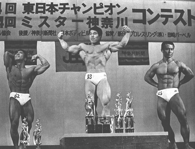 東日本チャンピオン・コンテスト入賞者。左から3位・深谷、1位・朝生、2位・三田村