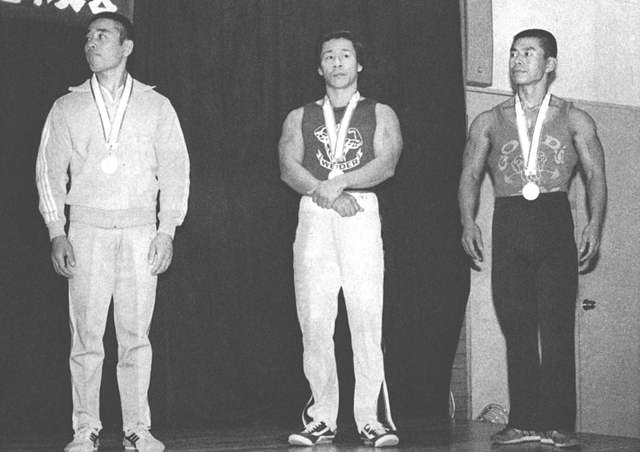 オーバー40青春コンクールのボディビル部門の入賞者。左から森山、阿野田、石村。なお、この3選手は、1981シニヤ・ミスター・ユニバースの日本代表選手にも選ばれる