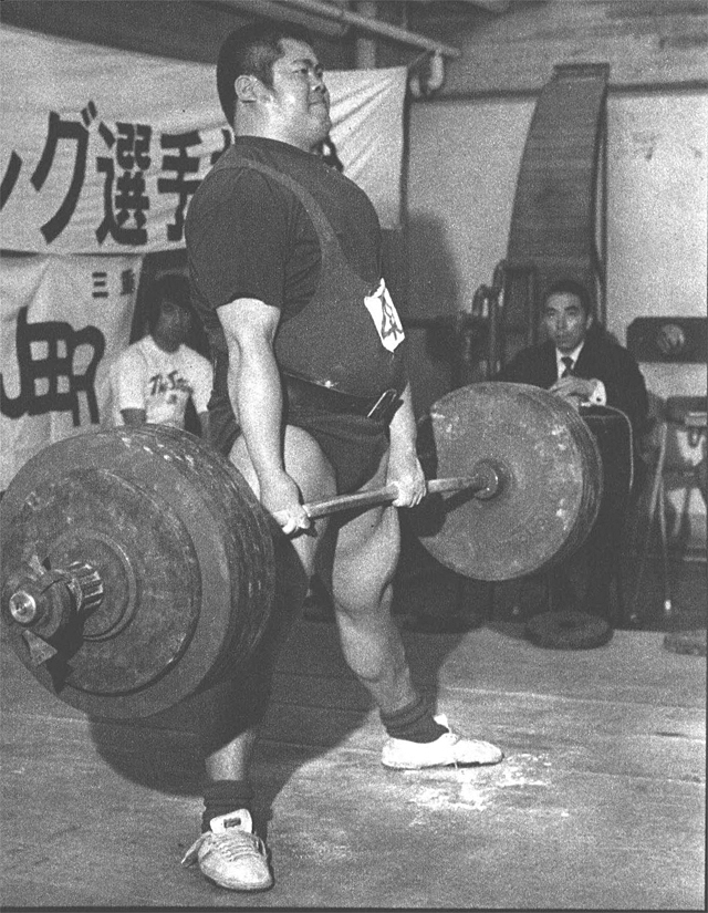 ヘビー級唯一の出場者である足立選手（住友小倉）はデッド・リフトで262.5kgの日本新記録をマーク。