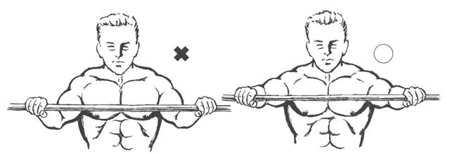 バーベルを下ろす時は息を吸い込みながらゆつくりと、バーベルを下ろす位置は、胸の頂上部というよりは1～2cm程首よりに下ろす。バーベルを上下させる時に注意しなければいけないのは、肘の位置は常にバーベルの真下になくてはいけない。肘の位置が中に入ると上腕三頭筋、広げすぎると三角筋に刺激が移行してしまうからである。バーベルを上下させるスピードとしては、初めは深呼吸のスピードで行うと良いだろう。息を大きく吸い込みながらバーを下げ、胸にバーが触れたら息をはきながら上げる。そして、肘を完全に伸ばしてバーを押し上げたら休