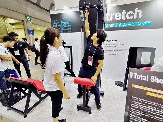 4Ⅾ-Stretch。自然な動作と負荷で筋肉を引き伸ばす独自の技術が使われているとのこと。