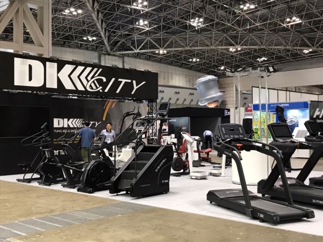 dkcity。カーディオ製品を得意とするほか、家具なども製造している。